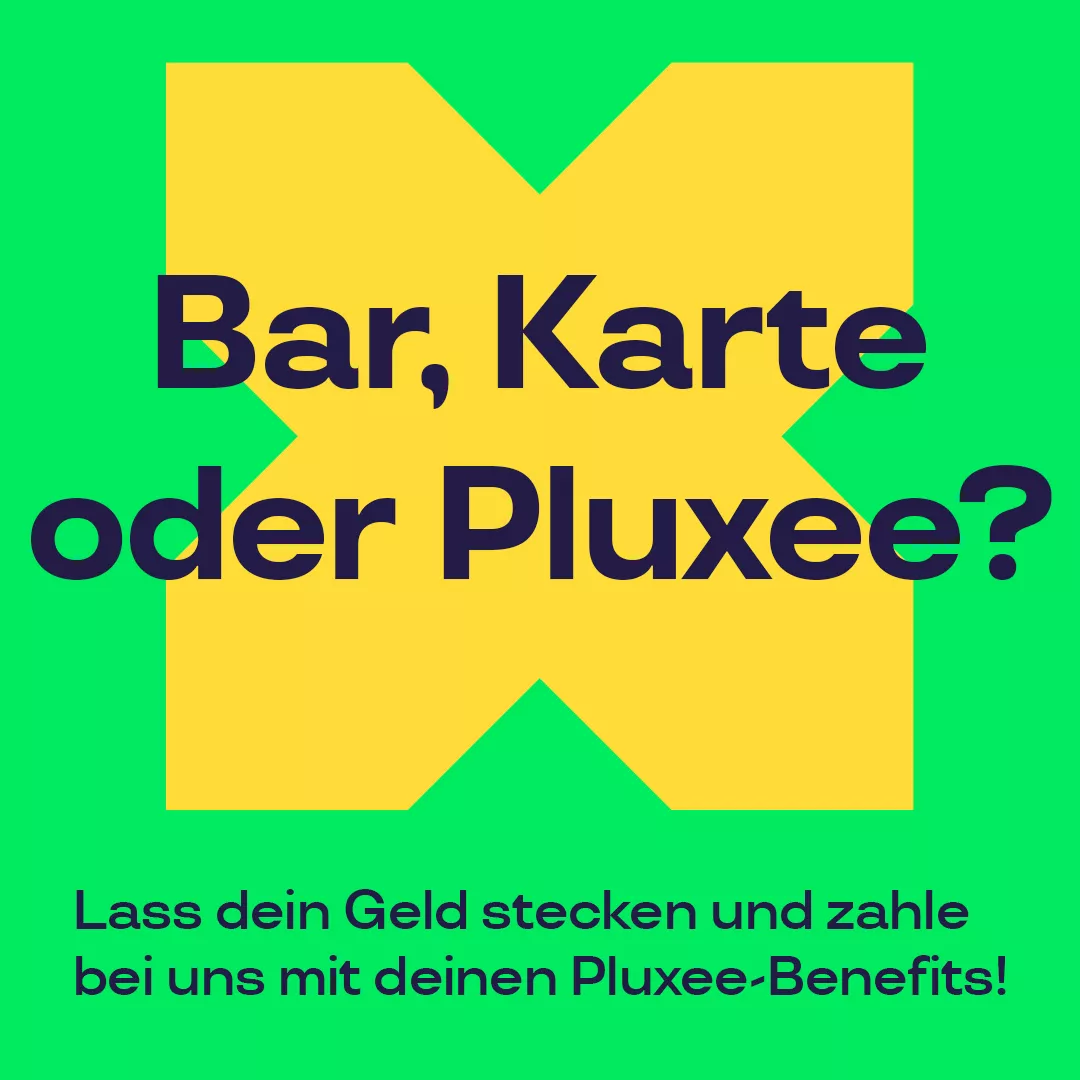 Pluxee POS Werbemittel X-Landmark mit grünem Hintergrund mit dem Schriftzug "Bar, Karte oder Pluxee?" 