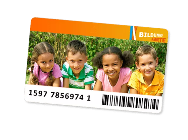 Lachende Kinder auf der Bildungskarte