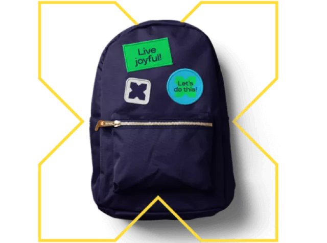 Pluxee X-Landmark mit Rucksack und Pluxee Sticker