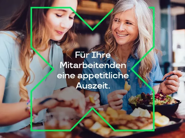 Mitarbeiterinnen beim Mittag im Team - bezahlt vom Verpflegungszuschuss