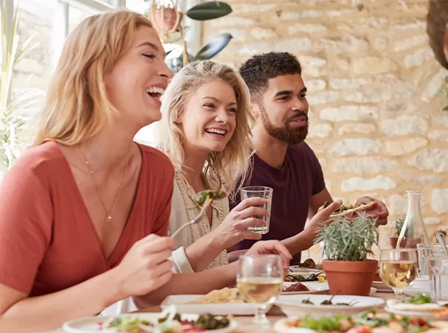 Entlasten Sie mit dem Verpflegungszuschuss Ihre Mitarbeiter:innen