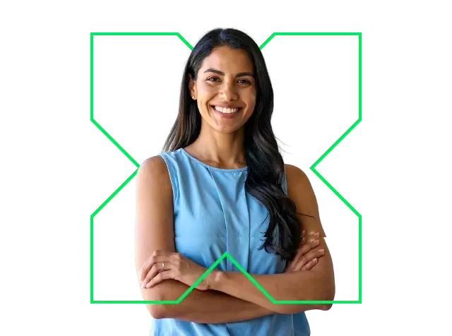 Frau mit verschränkten Armen mit grünem Pluxee logo – steht für Selbstbewusstsein und moderne Benefits von Pluxee.