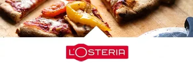 Pizza mit Pepperoni über dem L’Osteria-Logo.